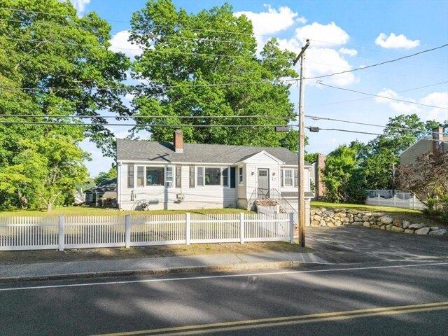 House for sale in Tyngsboro, Massachusetts
