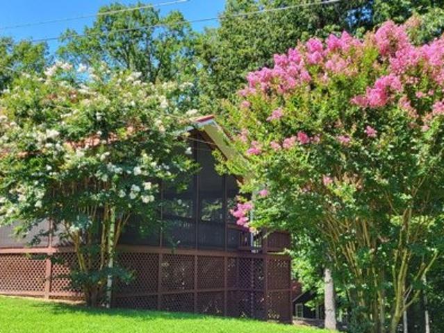 House for sale in Smithville