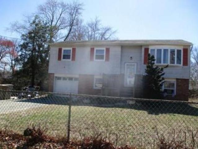 House for sale in Bayville