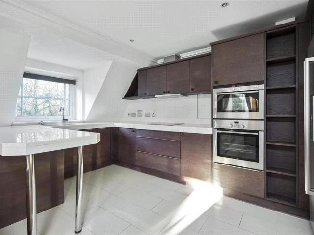 House for rent in Blackhills, Surrey