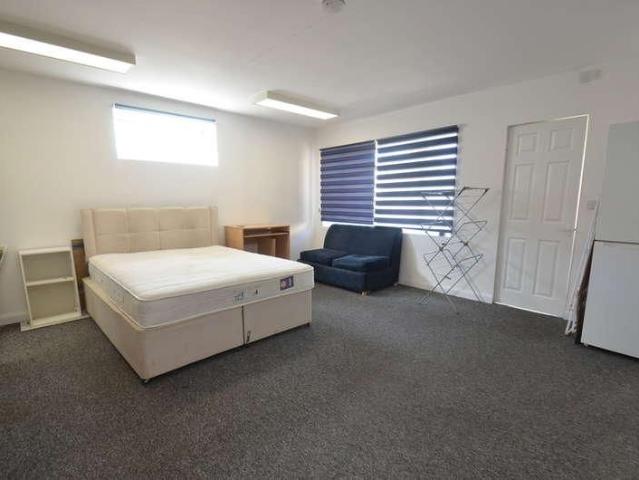 Apartment for rent in Littleton, Spelthorne