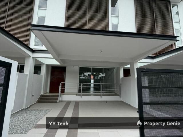 Terraced House for sale in Malaka