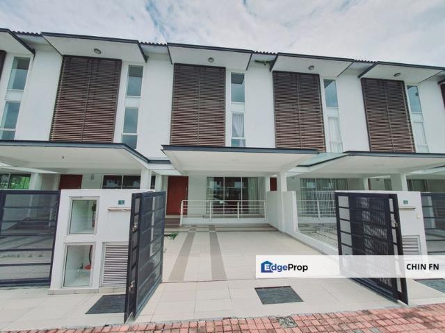 House for sale in Malaka