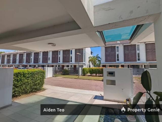 Terraced House for sale in Malaka