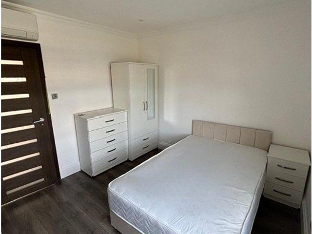 Room for rent in London Borough of Croydon, Selhurst