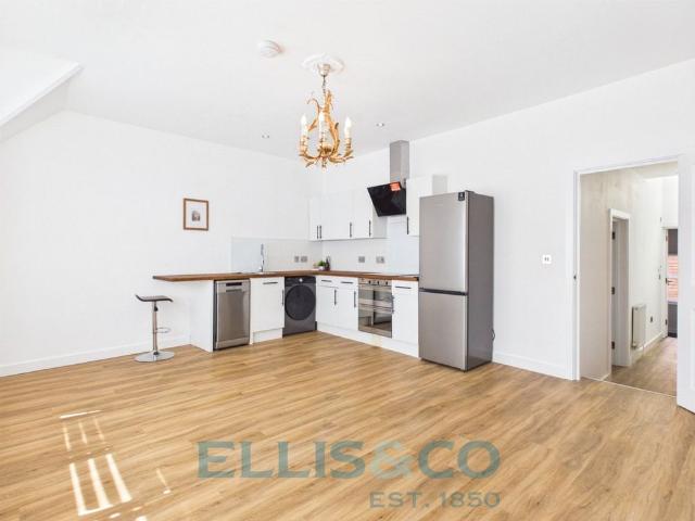 Apartment for rent in Brook Street, Bourne Vale