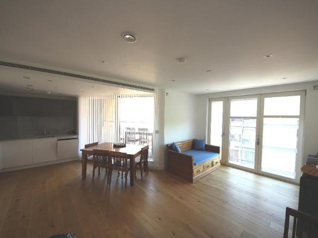 Apartment for rent in South Lambeth, Greater London