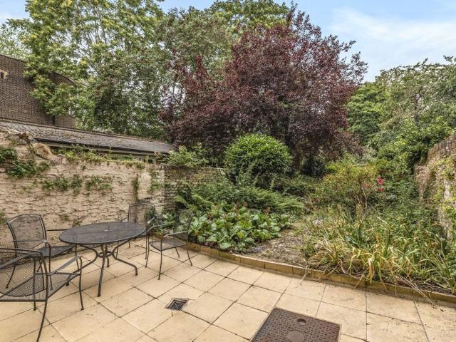 Apartment for rent in South Lambeth, Isle Of Man