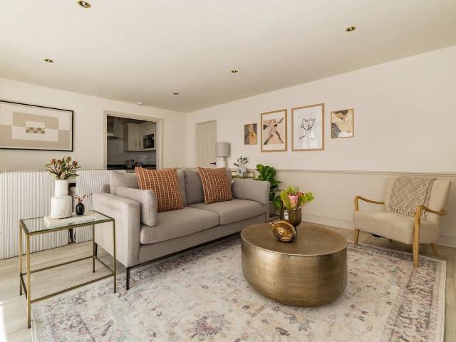 Apartment for rent in Stockwell, Greater London