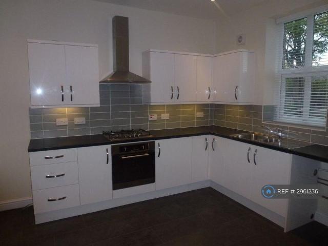 House for rent in Charlesworth, East Midlands