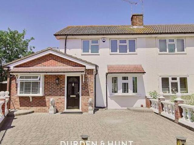 House for sale in Chigwell, Epping