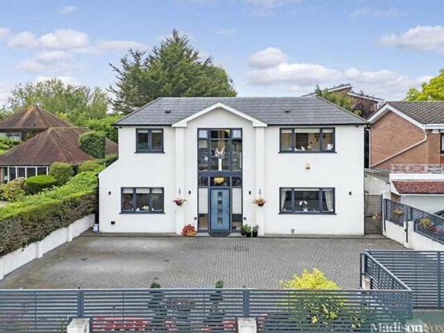 House for sale in Chigwell, Epping