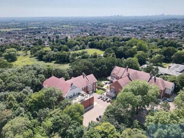 House for sale in Chigwell, Epping