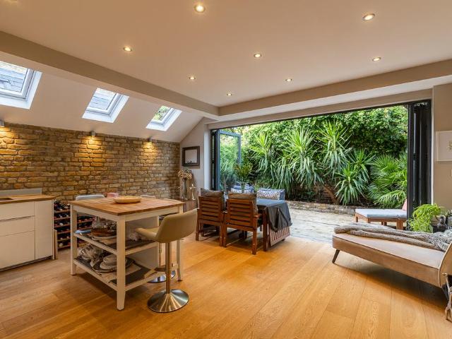 Apartment for rent in London Borough of Hammersmith and Fulham, Greater London