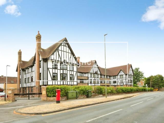 House for rent in Lower Green Esher, Blackhills