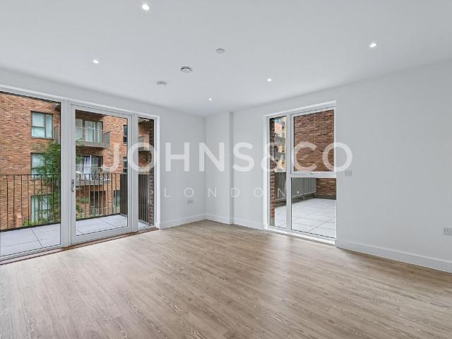 Apartment for rent in Lampton, Greater London