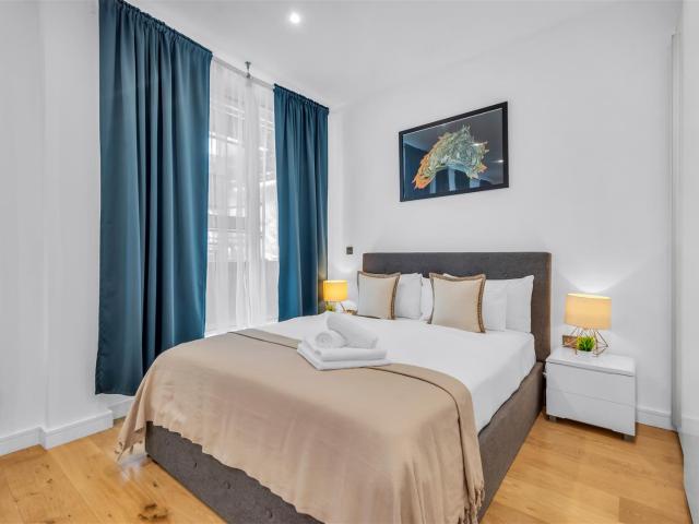 Apartment for rent in Lampton, Greater London