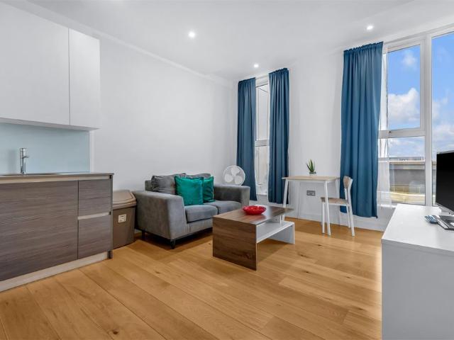 Studio for rent in London Borough of Hounslow, Heston