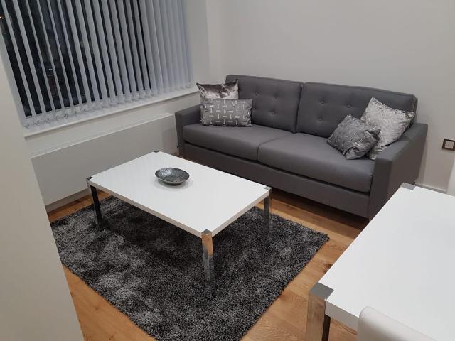 Apartment for rent in Lampton, Greater London