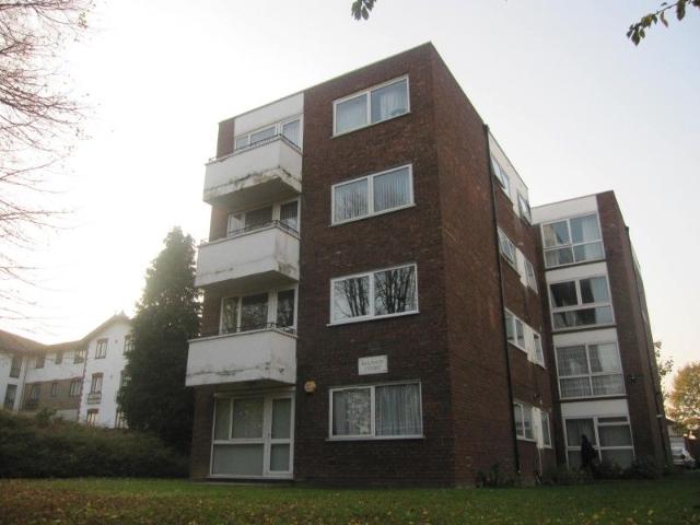 Apartment for rent in Lampton, Greater London
