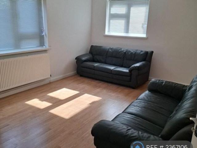 Apartment for rent in Lampton, Greater London