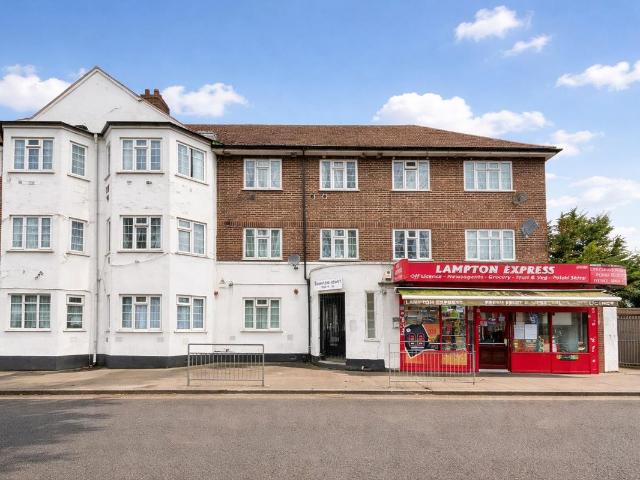 Apartment for rent in Lampton, Greater London