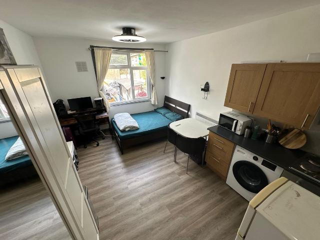 Studio for rent in London Borough of Hounslow, Heston