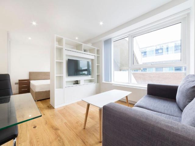 Studio for rent in London Borough of Hounslow, Greater London