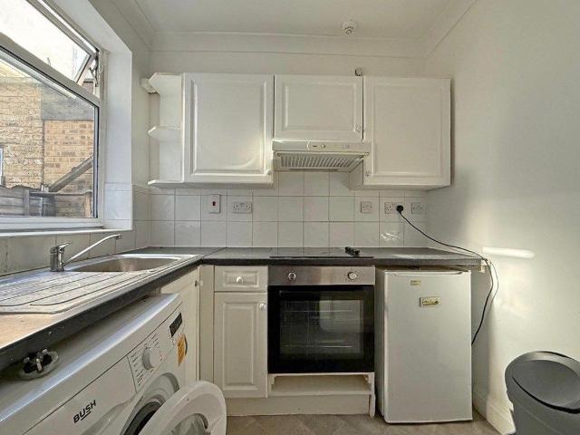 Studio for rent in London Borough of Hounslow, Heston