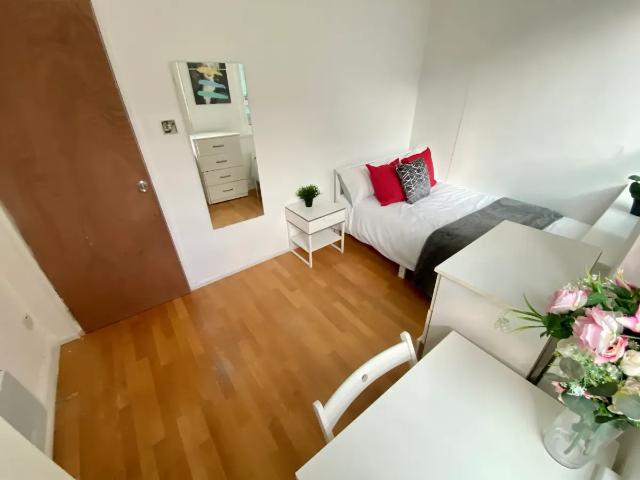 Room for rent in Isle Of Dogs, Isle Of Man
