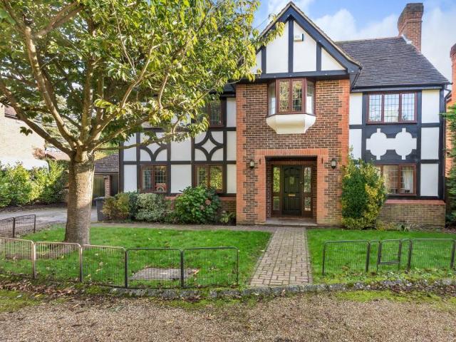 House for rent in Row Town, Surrey