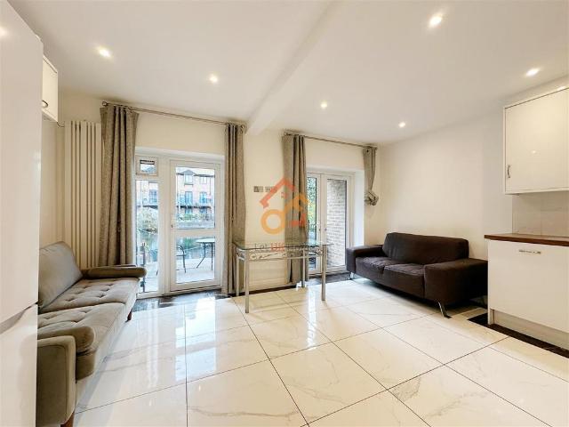 House for rent in Blackwall, Greater London