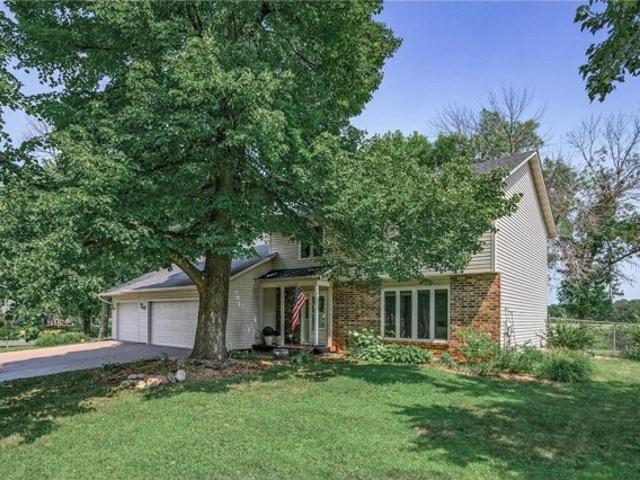 House for sale in Maple Grove House for sale in Maple Grove