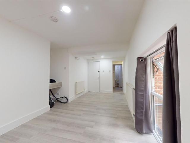Apartment for rent in Dudden Hill, Greater London