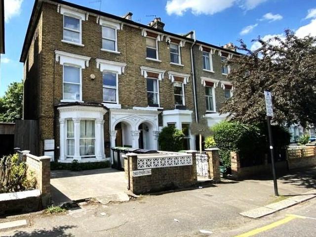 Studio for rent in Stroud Green, Greater London