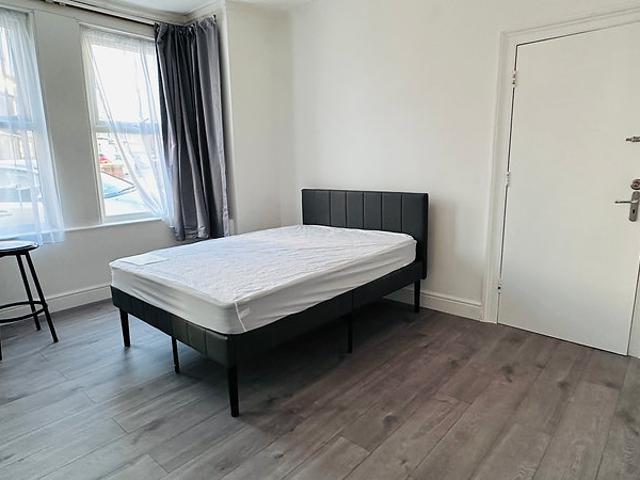 Apartment for rent in Harrow Weald, Greater London