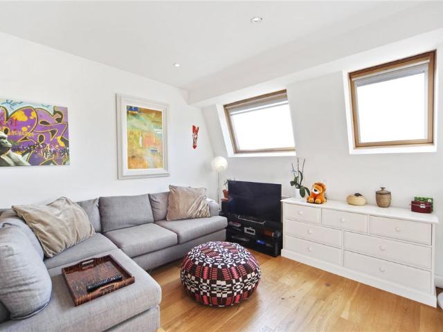 Apartment for rent in North Kensington, Greater London