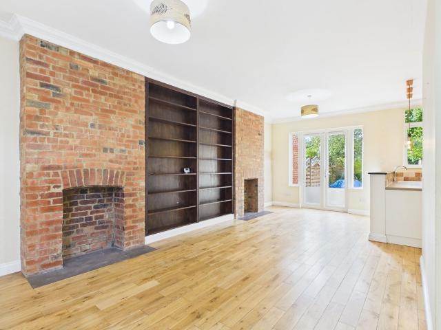 Apartment for rent in Lane, Greater London