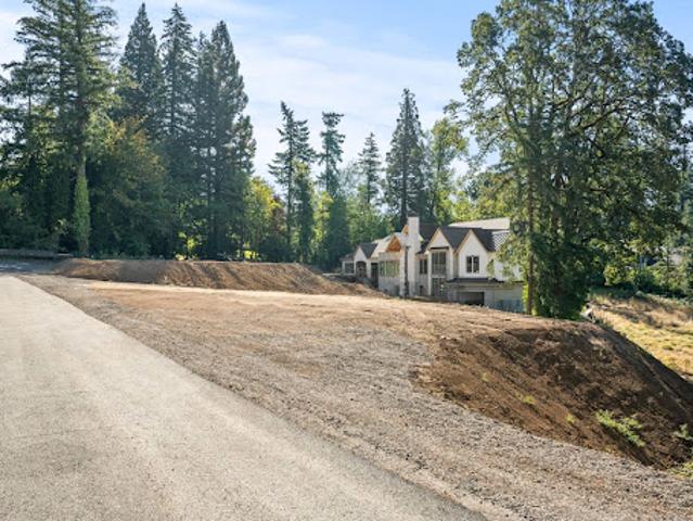 Land for sale in Lake Oswego