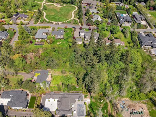 Land for sale in Lake Oswego