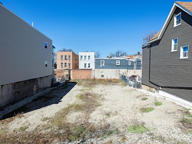 Land for sale in The Bronx, Arverne