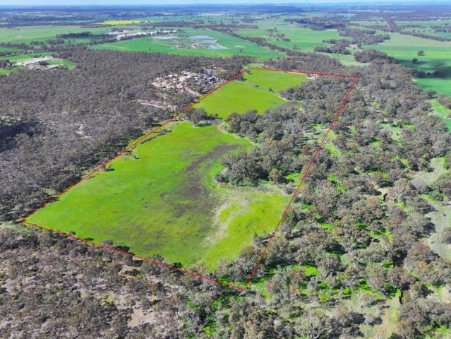 Cottage for sale in Huntly, Victoria