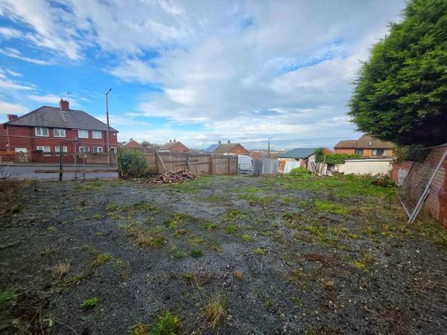 Land for sale in Worsbrough Common, Worsbrough