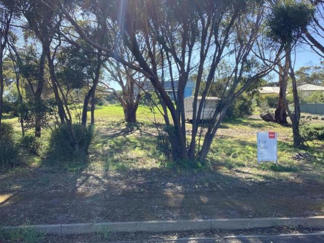 Land for sale in Kingscote