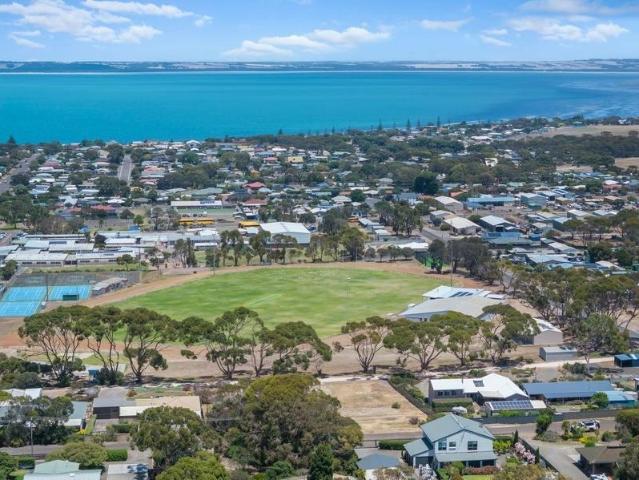 Land for sale in Kingscote
