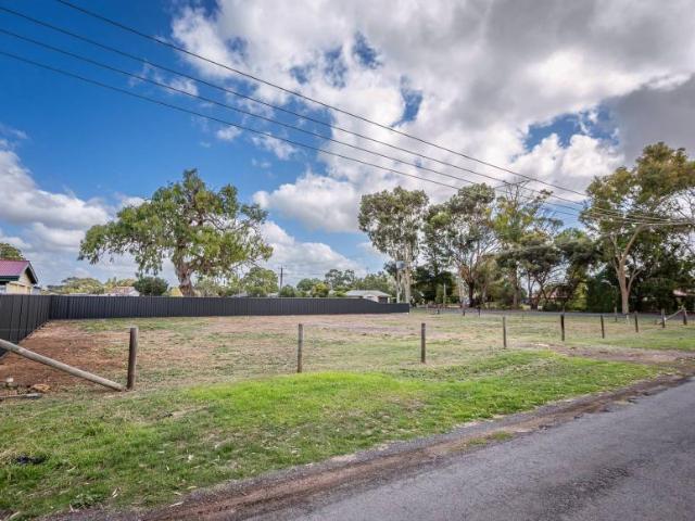 Land for rent in Comaum, South Australia