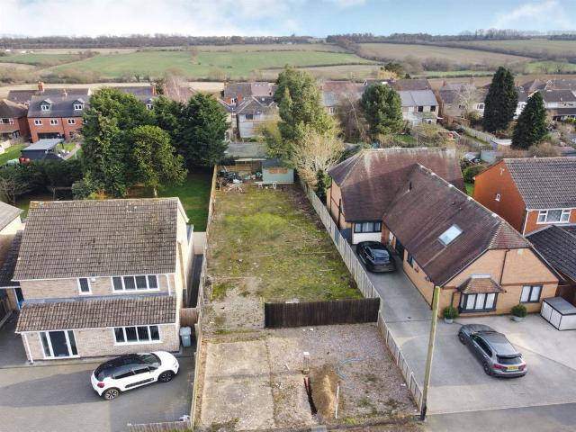 Land for sale in Desborough
