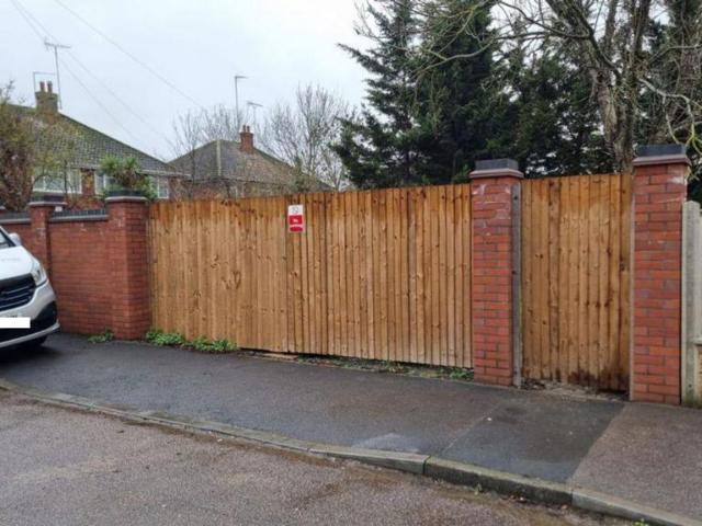 Commercial for sale in Worcester Park Estate, Monks Orchard