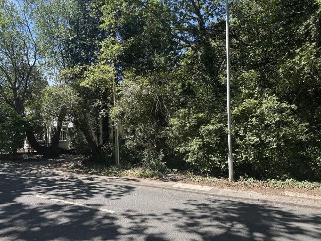 Land for sale in Buckler's Park, Crowthorne