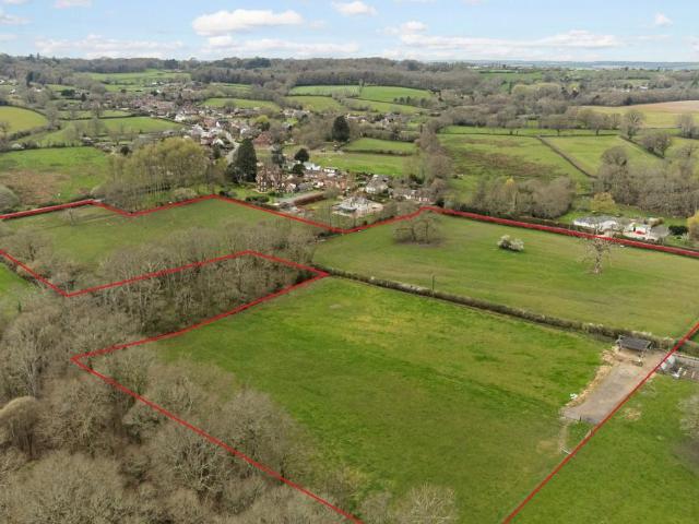 Land for sale in Loosehanger, Lover